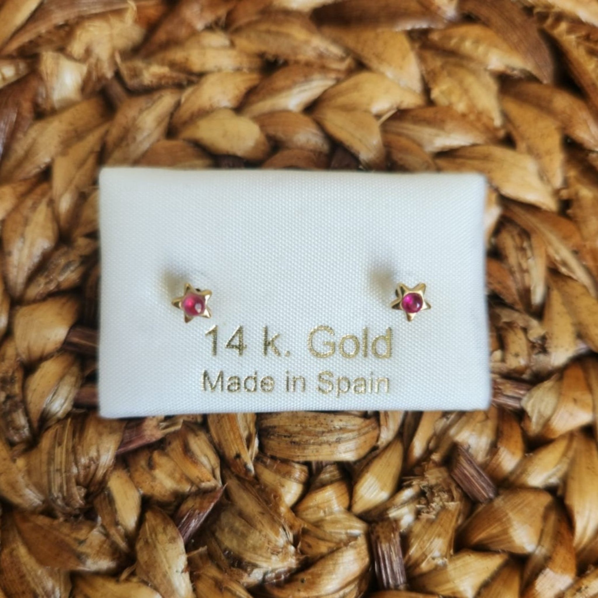 Aretes ruby estrellitas oro 14kt.