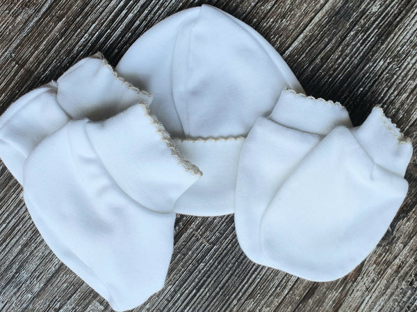 Gorrito 100% algodón pima peruano borde beige Ropa bebé - Embarazada - Maternidad - Embarazo - 9lunasshop.com